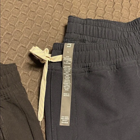 VUORI men’s Black and Blue Joggers TWO pair — size L - Picture 3 of 4